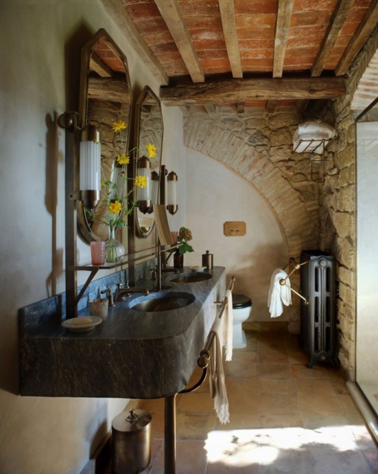 Отель Castello di Reschio в старинном замке на холмах Умбрии, Италия