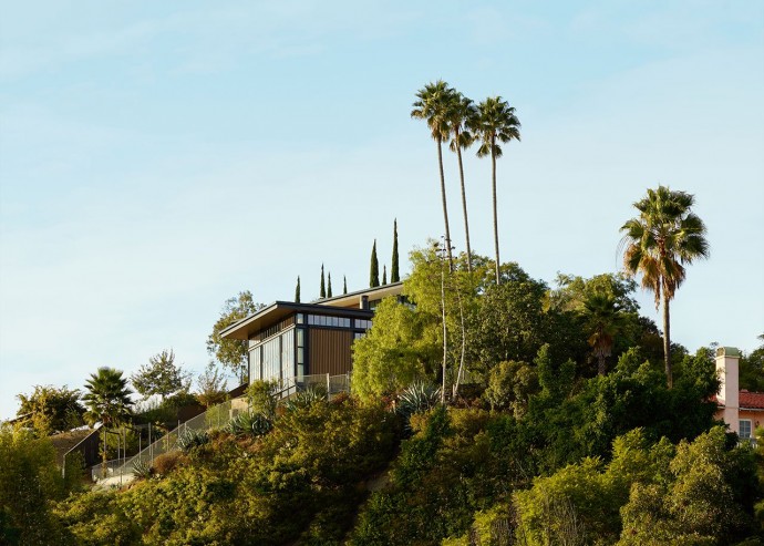 Резиденция, расположенная высоко над Лос-Анджелесом на Голливудских холмах