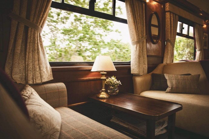 Поезд The Royal Scotsman, принадлежащий компании Orient-Express Hotels и курсирующий по Шотландии