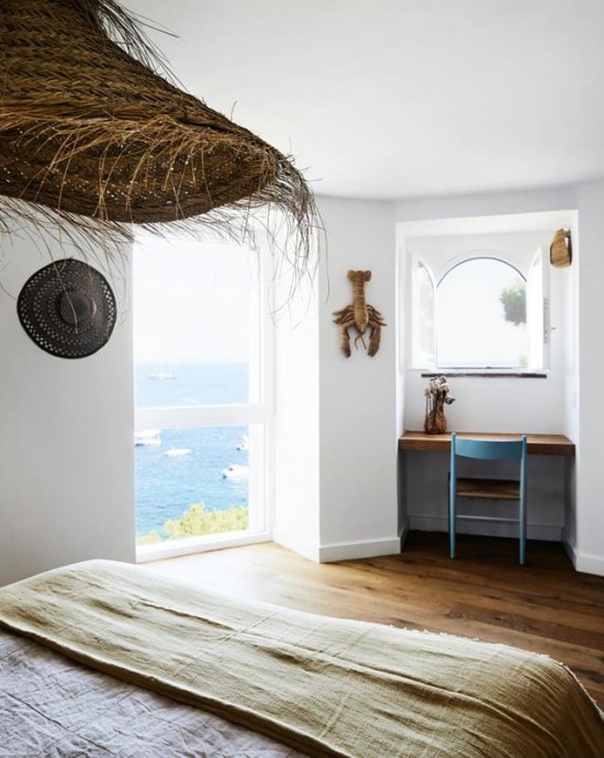 Дом с видом на море на побережье Амальфи, Италия