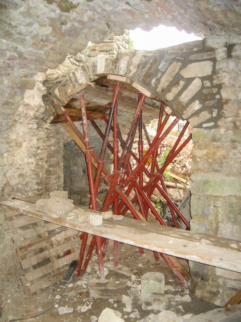 Воссозданный из руин каменный дом в окрестностях Севенн, Франция