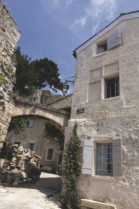 Каменный дом XIV века в Провансе