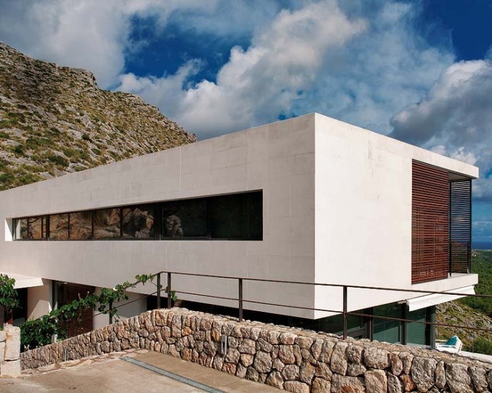 Современный дом на мысе Форментор, Испания