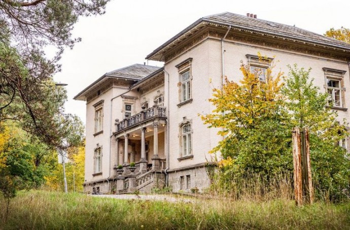 Небольшой замок начала ХХ века в Швеции