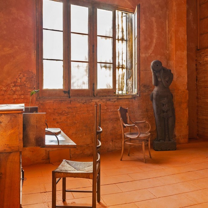 Дом-мастерская художника Иньяки Морено в бывшем старинном монастыре в Барселоне