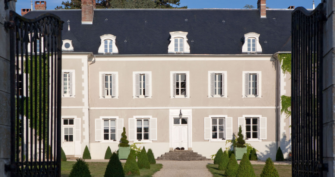 Отель на 6 номеров Le Château de la Resle, расположенный в деревне Монтиньи-ла-Ресль, Франция
