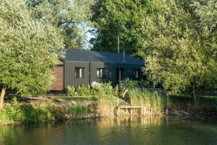 Дом у озера в Глостершир-Каунти, Великобритания