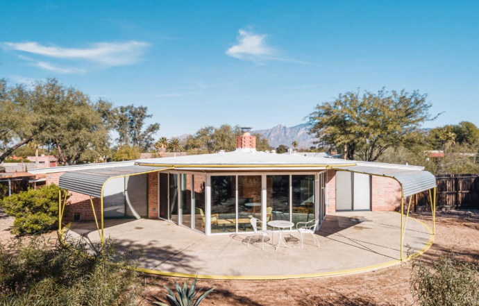 Построенный в 1952 году шестиугольный дом в городе Тусон, Аризона
