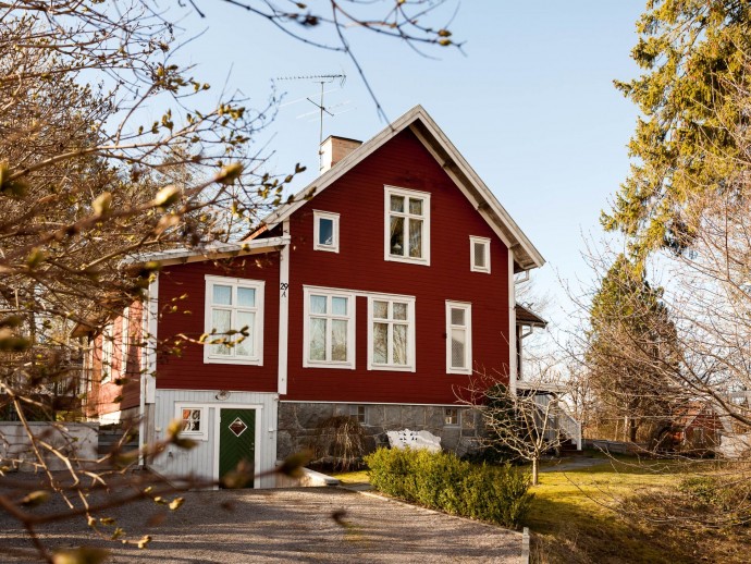 Просторный дом с оранжереей и летней кухней в пригороде Стокгольма