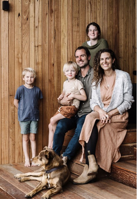 Ранчо семьи с тремя детьми и мини-отель на острове Филипп в Австралии