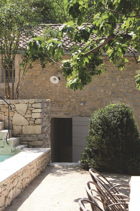 Каменный дом XIV века в Провансе