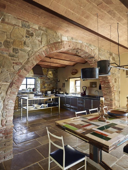 Каменный фермерский дом в Тоскане, Италия