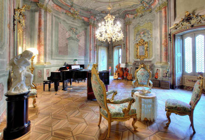 Квартира в палаццо XVIII века в Бергамо, Италия