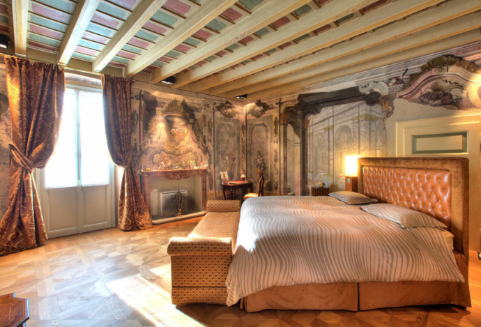 Квартира в палаццо XVIII века в Бергамо, Италия