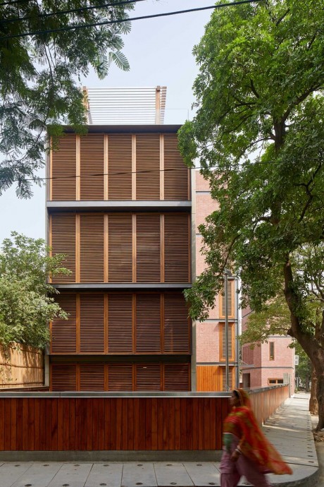 Дом, состоящий из трех отдельных частей, в Нью-Дели, Индия