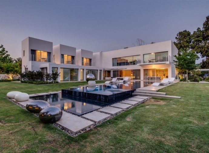 Unique Contemporary Villa