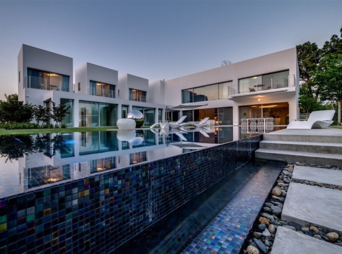 Unique Contemporary Villa