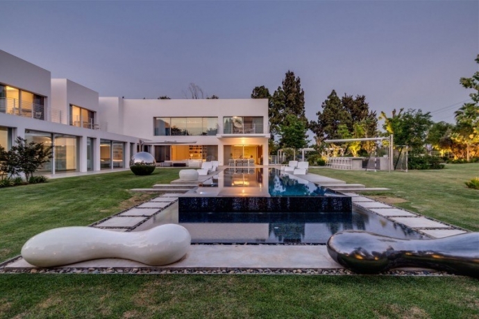 Unique Contemporary Villa