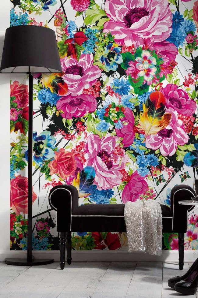 Роспись стен цветами - ярко, модно и весьма практично.