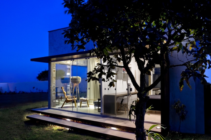Компактный Box House от архитектурной студии 1:1 Arquitectura