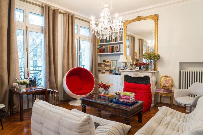 Самобытный интерьер квартиры россиянки в Париже