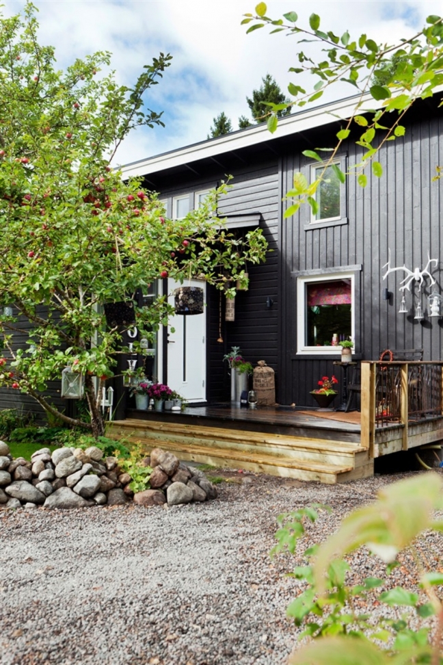 Небольшой шведский дом с жизнерадостным интерьером