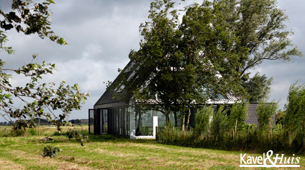 Энергоэффективная вилла возле села Ransdorp, Голландия от Peter Vermeulen