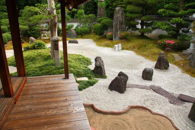 Zen garden. Японский сад камней или "сухой пейзаж"