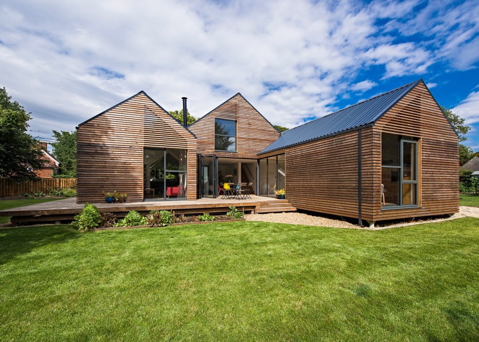 Дом, спроектированный на случай разлива ручья в Оксфордшире, Англия от Baca Architects