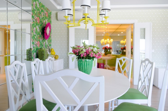 Красочная гостиная, оформленная португальским дизайнером Марией Баррос