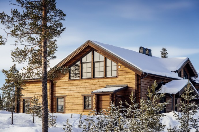 Деревянный дом в горах Швеции