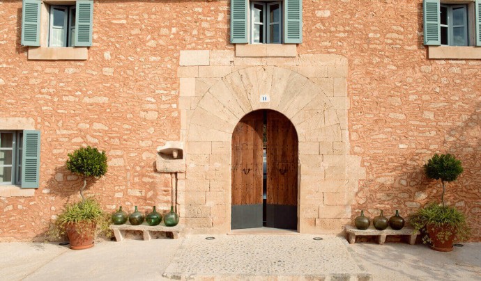 Отель Predi Son Jaumell в здании XIV века недалеко от замка Капдепера на Мальорке