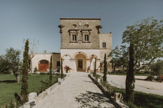 Превращённая в жилой дом сторожевая башня XV века в Галатоне, Апулия, Италия