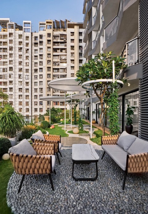 Квартира с просторной террасой в Мумбаи