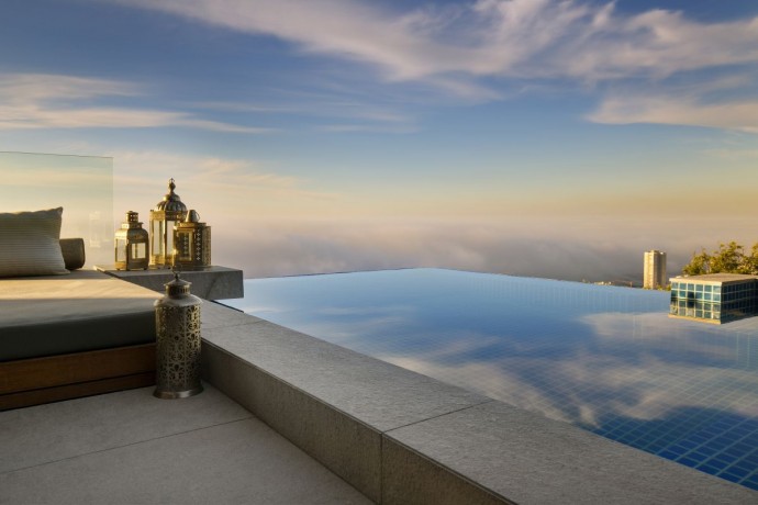 Квартира с террасой и бассейном в ЮАР