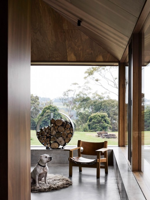 Современный деревянный дом со стеклянными стенами в Австралии