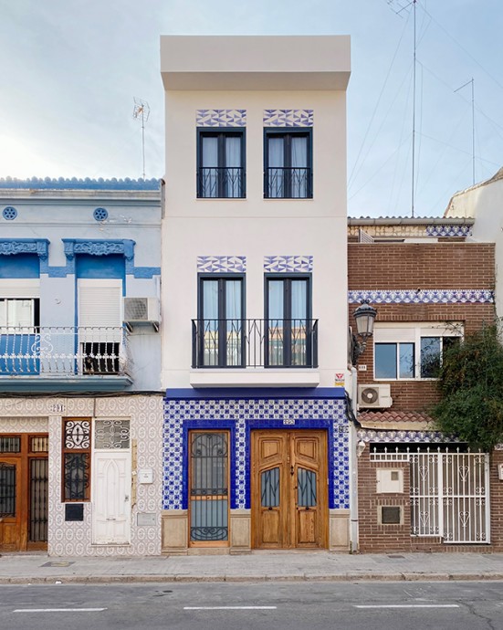 Дом начала ХХ века в старинном рыбацком районе испанской Валенсии Эль-Кабаньяль