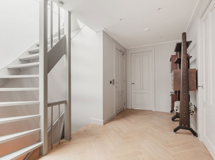 Двухуровневая квартира в центре Амстердама Двухуровневая квартира в центре Амстердама