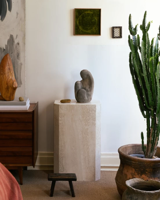 Квартира продавца винтажной мебели и художника Райана Йи в Питтсбурге, Пенсильвания