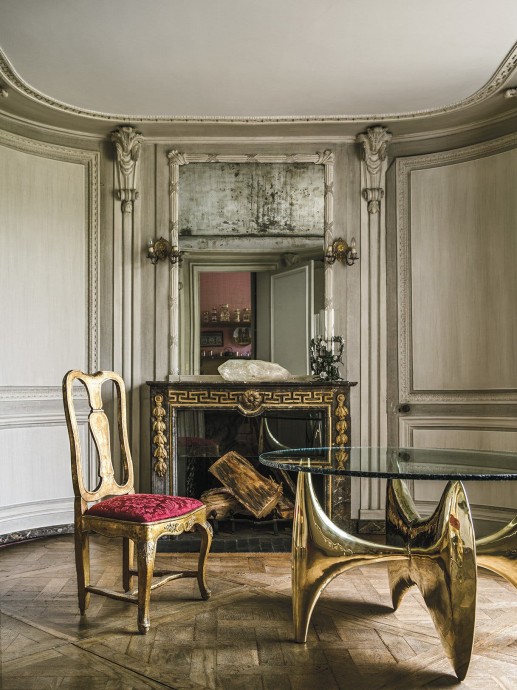 Замок эпохи Людовика XV недалеко от Парижа, принадлежащий коллекционеру Жану-Луи Тапио