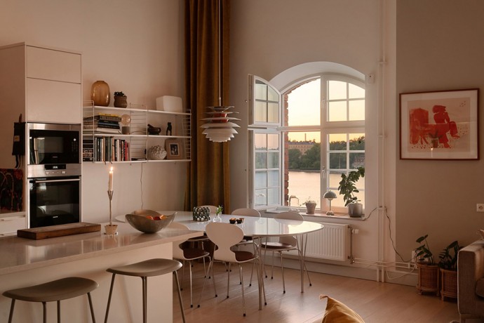 Просторная квартира с видом на залив в бывшем заводском здании в Стокгольме