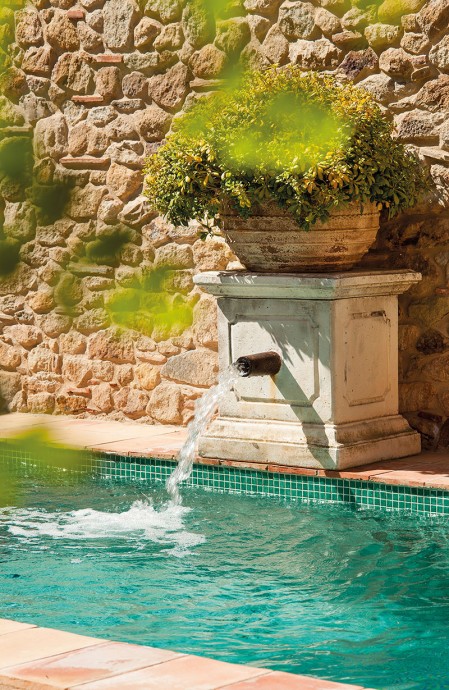 Каменный дом на побережье Коста-Брава, Испания Каменный дом на побережье Коста-Брава, Испания