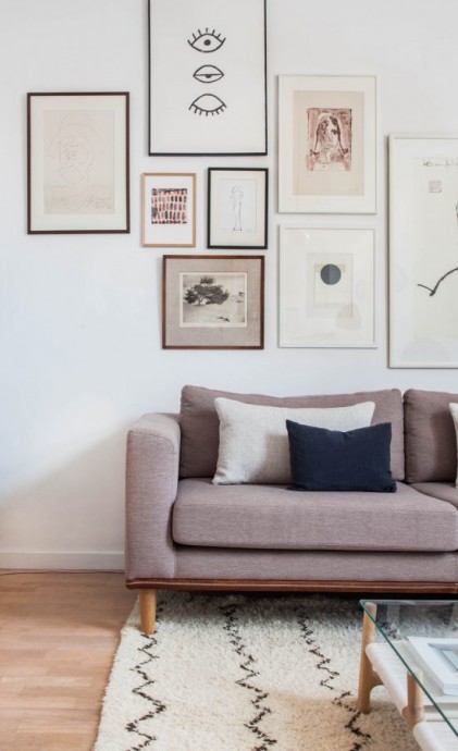 Интерьер гостиной и кухни в старинном доме в Делфте, Нидерланды Интерьер гостиной и кухни в старинном доме в Делфте, Нидерланды