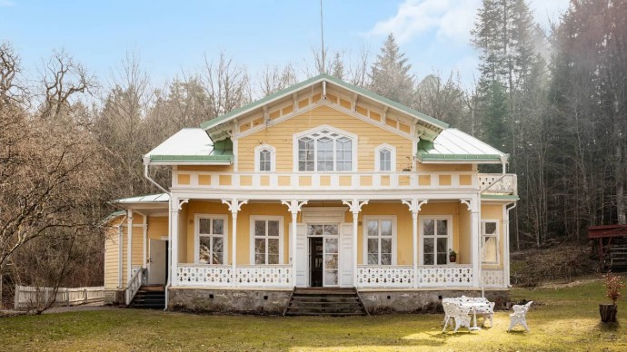 Дом 1866 года постройки в курортном городке Густавсберг, Швеция