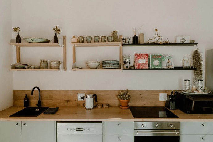 Старый заброшенный ангар в городке Изерфонтейн (ЮАР), превращённый в жилой дом Старый заброшенный ангар в городке Изерфонтейн (ЮАР), превращённый в жилой дом