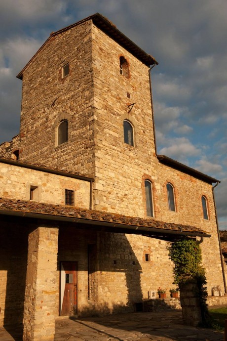 Отреставрированная сторожевая башня XII века недалеко от Флоренции