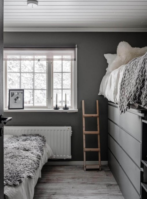 Бревенчатый дом в Швеции, украшенный к Рождеству Бревенчатый дом в Швеции, украшенный к Рождеству