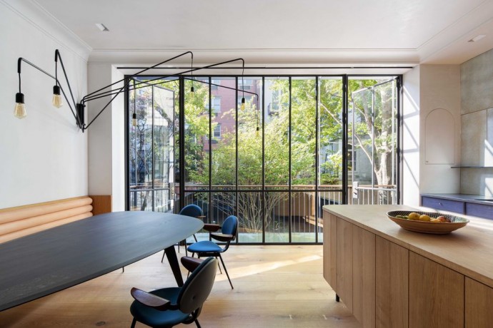 Таунхаус 1890-х годов в нью-йоркском районе Грамерси-Парк Таунхаус 1890-х годов в нью-йоркском районе Грамерси-Парк