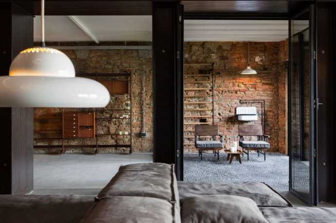 Двухэтажный лофт с панорамными окнами в итальянской провинции Пиза