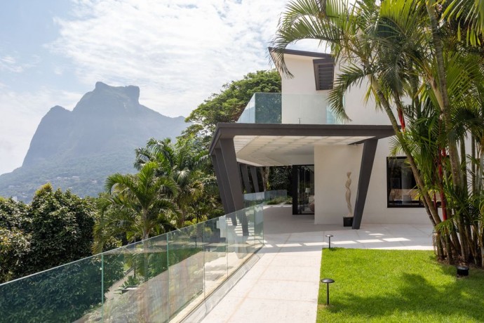 Обновлённый 60-летний дом в Рио-де-Жанейро